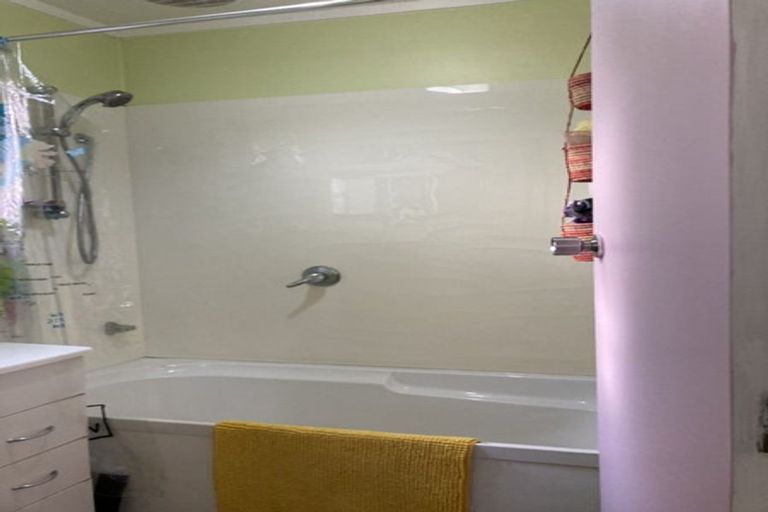 Photo of property in 2/36 Blacklock Avenue, Henderson, Auckland, 0612