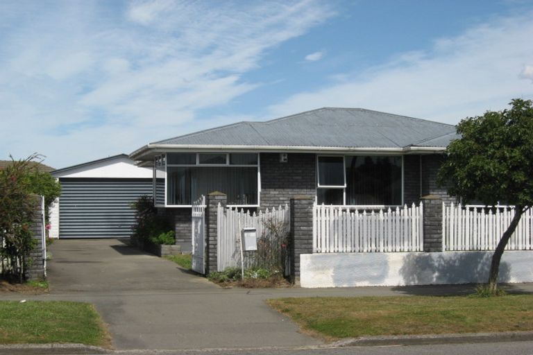 Photo of property in 28 Mcgregors Road, Bromley, Christchurch, 8062