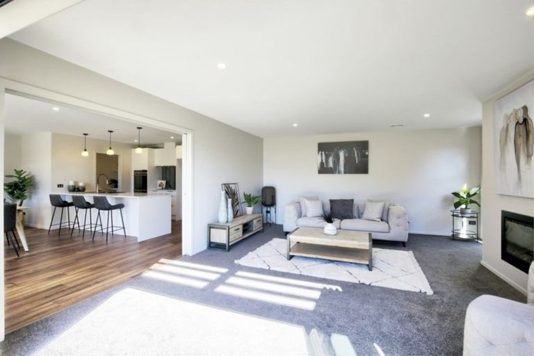 Photo of property in 24 Shepherd Road, Jacks Point, Queenstown, 9371