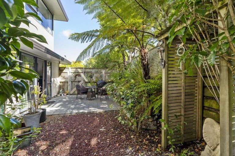 Photo of property in 5 Saunders Close, Whitby, Porirua, 5024