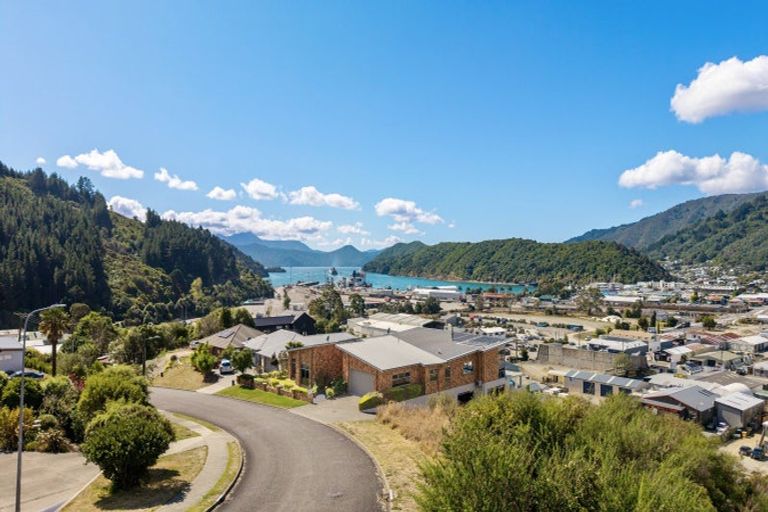 Photo of property in 26 Gravesend Place, Picton, 7220