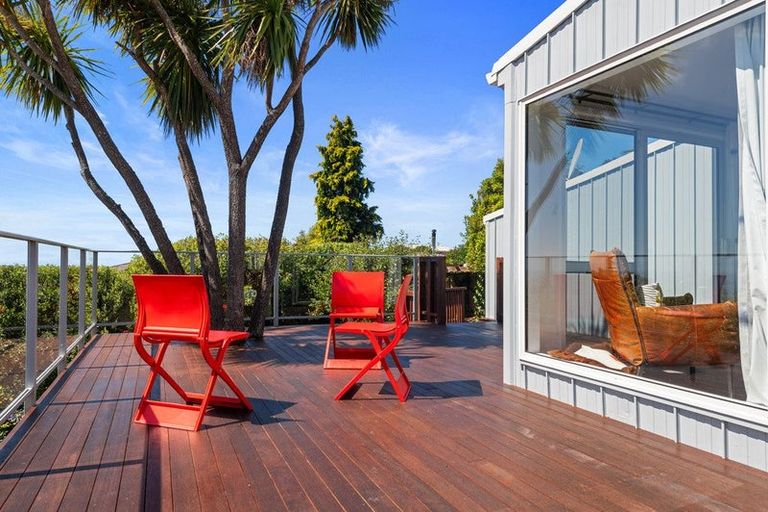 Photo of property in 205 Mount Pleasant Road, Mount Pleasant, Christchurch, 8081