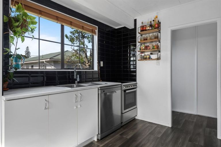 Photo of property in 5 Nicolas Avenue, Glen Eden, Auckland, 0602