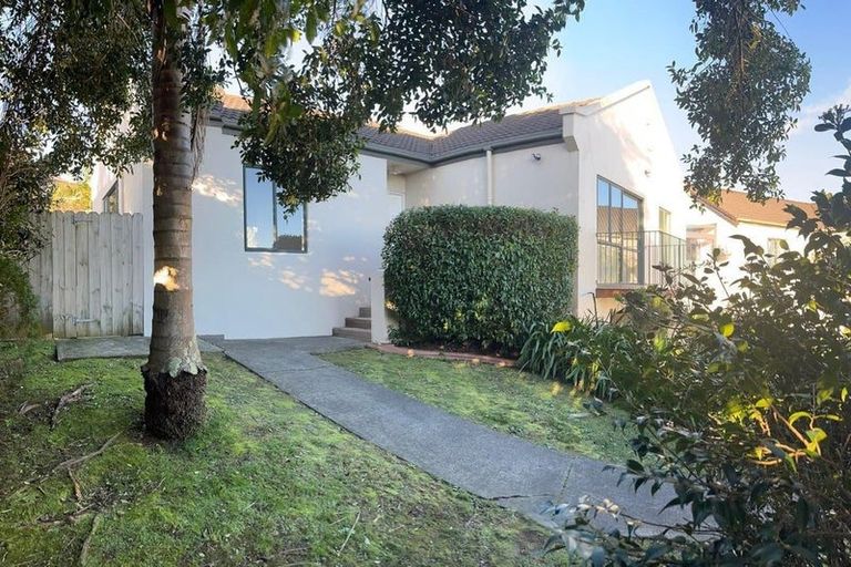 Photo of property in 12 Astelia Place, Goodwood Heights, Auckland, 2105