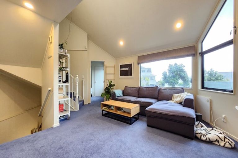 Photo of property in 8a Countess Close, Maupuia, Wellington, 6022