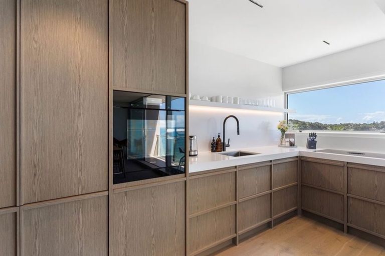 Photo of property in Seaview Apartments, 13/64 Milford Road, Milford, Auckland, 0620