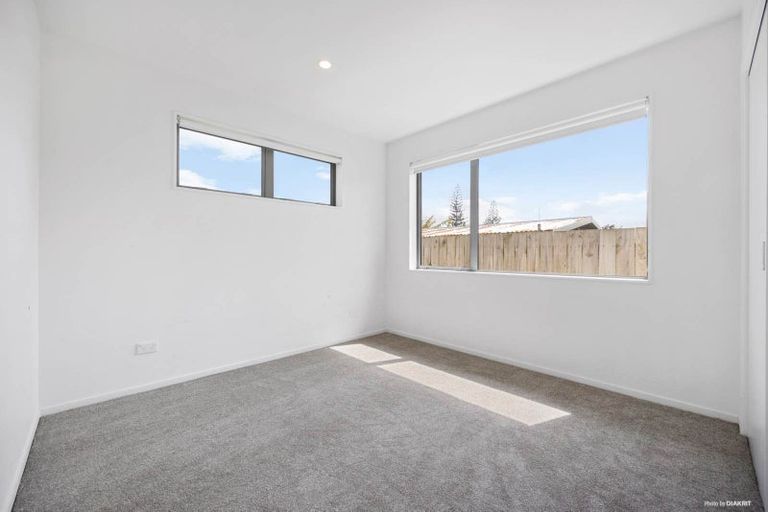 Photo of property in 11 Karo Place, Glendene, Auckland, 0602