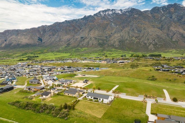 Photo of property in 19 Cunninghams Drive, Jacks Point, Queenstown, 9371