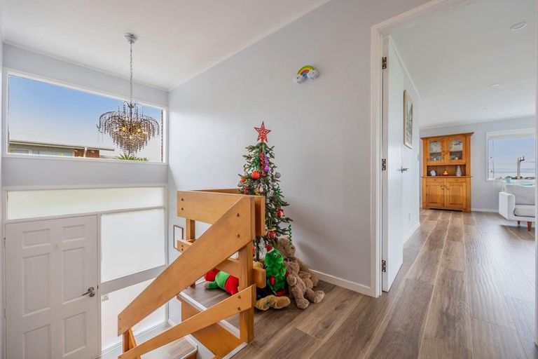 Photo of property in 2/4 Rangitoto Terrace, Milford, Auckland, 0620