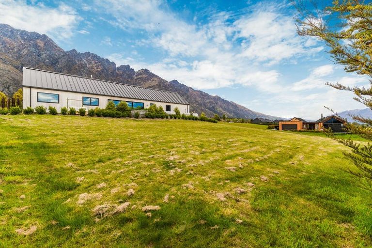 Photo of property in 19 Cunninghams Drive, Jacks Point, Queenstown, 9371