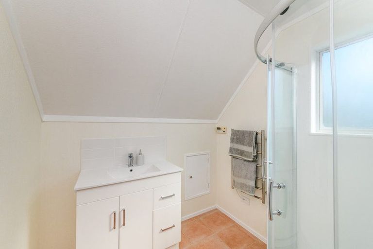 Photo of property in 15 Elmira Avenue, Hokowhitu, Palmerston North, 4410