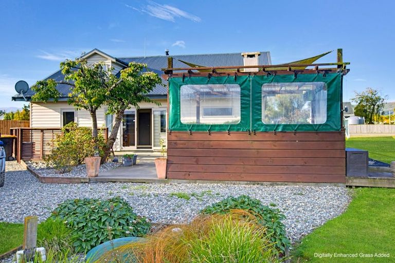 Photo of property in 8 Westoe Street, Waikaia, 9778