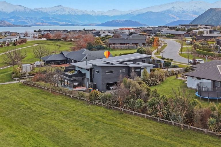 Photo of property in 48 Minaret Ridge, Wanaka, 9305