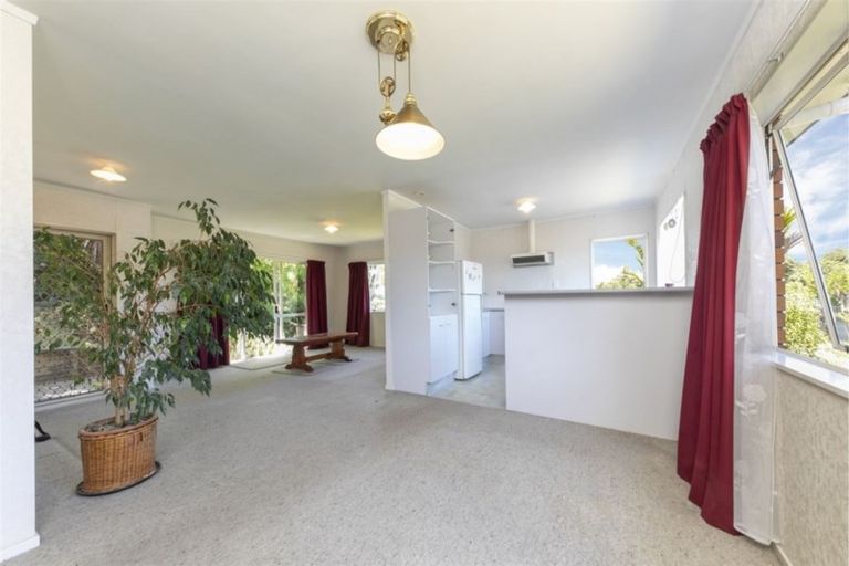 Photo of property in 5 Jacinta Grove, Swanson, Auckland, 0612