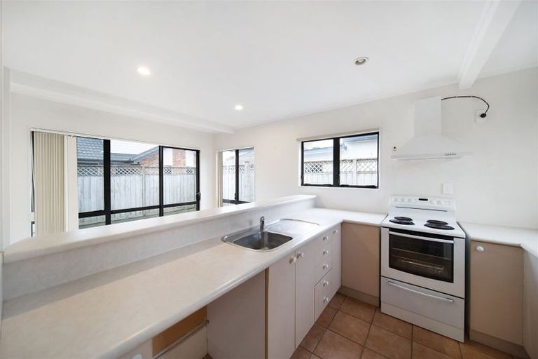 Photo of property in 2/45a Great South Road, Manurewa, Auckland, 2102