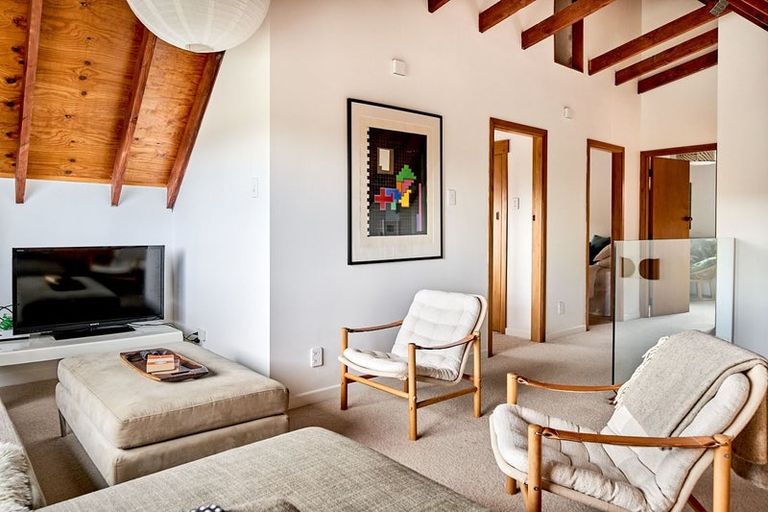 Photo of property in 85 Muritai Road, Eastbourne, Lower Hutt, 5013