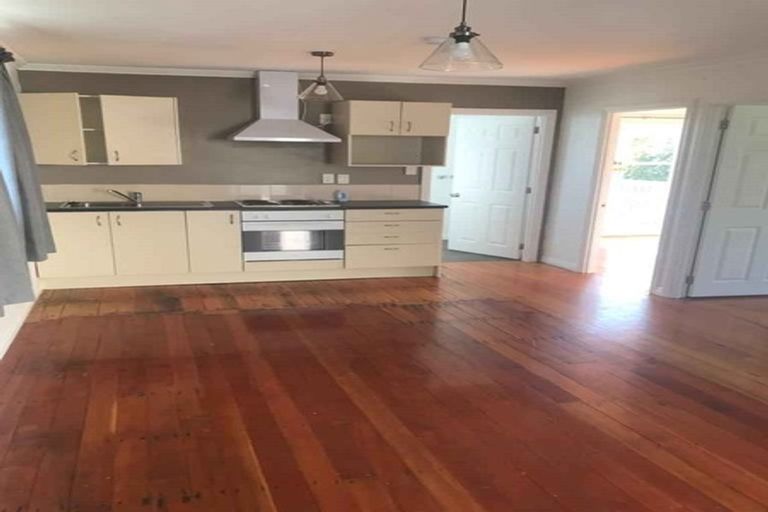 Photo of property in 3 Pleasant Road, Glen Eden, Auckland, 0602