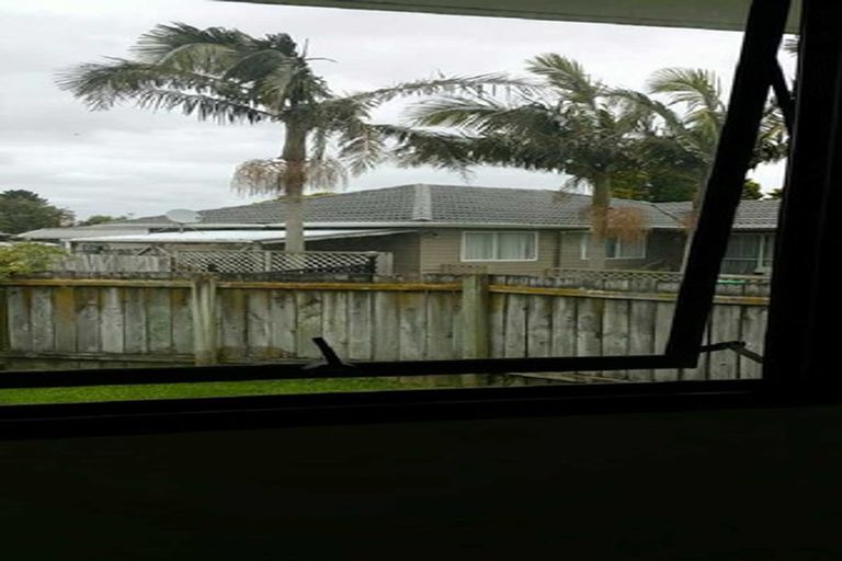 Photo of property in 1/15 Cyril Crescent, West Harbour, Auckland, 0618