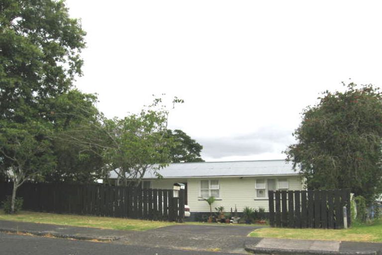 Photo of property in 8 Wylie Avenue, Sunnynook, Auckland, 0620
