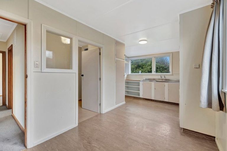 Photo of property in 21 Ealing Street, Redwood, Christchurch, 8051