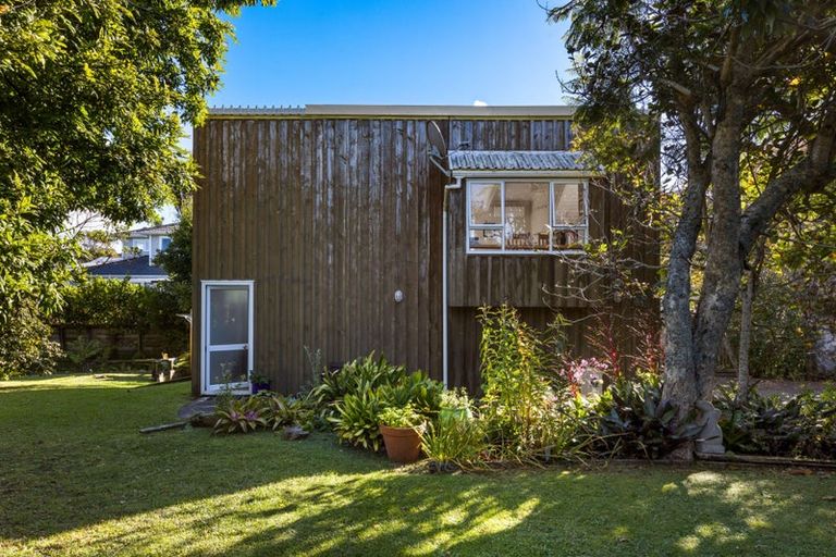 Photo of property in 54 Walton Street, Red Beach, 0932