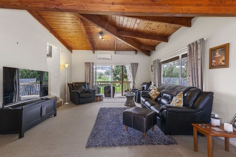 Photo of property in 2/94 Nigel Road, Browns Bay, Auckland, 0630