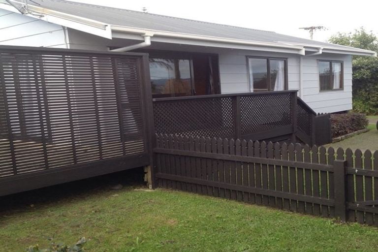 Photo of property in 1/202 Te Atatu Road, Te Atatu South, Auckland, 0610