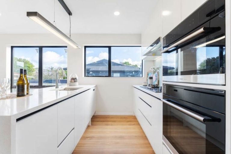 Photo of property in 9b Bay Street, Red Beach, 0932