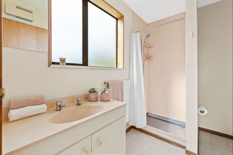 Photo of property in 18 Briarmont Street, Avondale, Christchurch, 8061