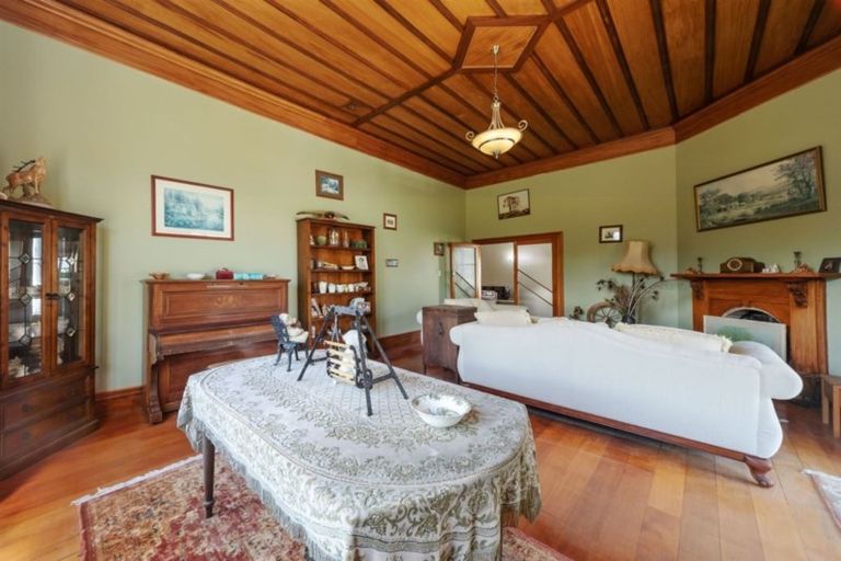 Photo of property in 8 Coulters Line, Kiwitea, Feilding, 4777