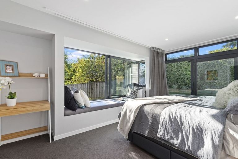 Photo of property in 15 Blakeborough Drive, Forrest Hill, Auckland, 0620