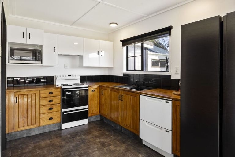 Photo of property in 28 Mccarthy Street, Hawera, 4610