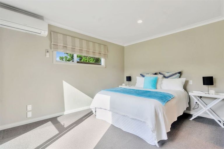 Photo of property in 10 Nirmal Place, Sunnyvale, Auckland, 0612