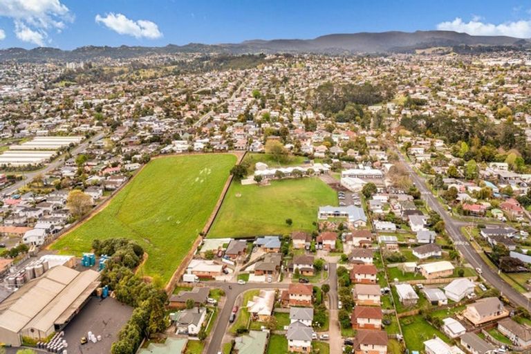 Photo of property in 9 Neesons Way, Glendene, Auckland, 0602