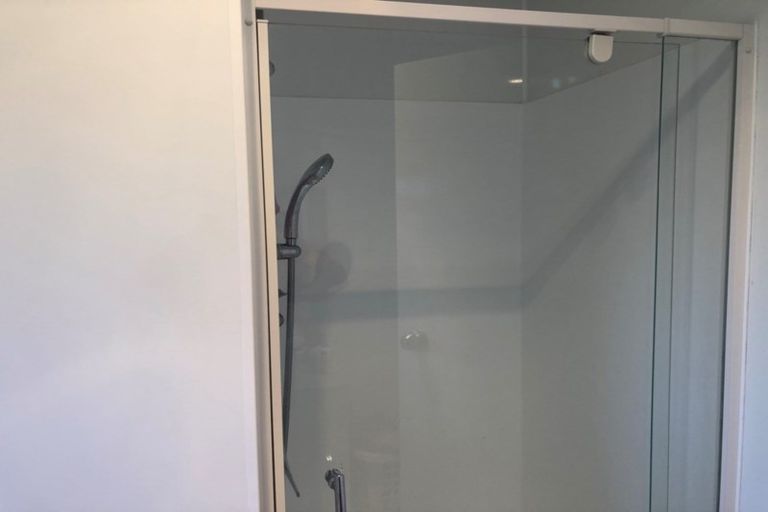 Photo of property in 17 Convair Crescent, Mangere, Auckland, 2022