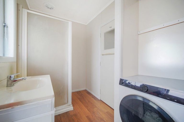 Photo of property in 5 Shamrock Lane, Te Atatu Peninsula, Auckland, 0610