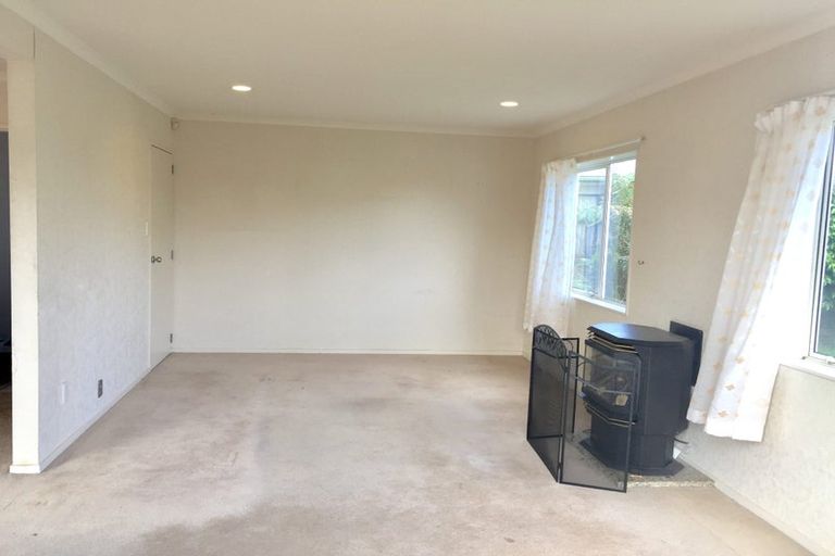 Photo of property in 17 Emmerdale Avenue, Papakura, 2110