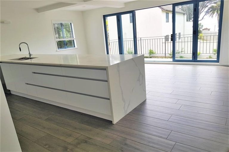 Photo of property in 480a Beach Road, Murrays Bay, Auckland, 0630