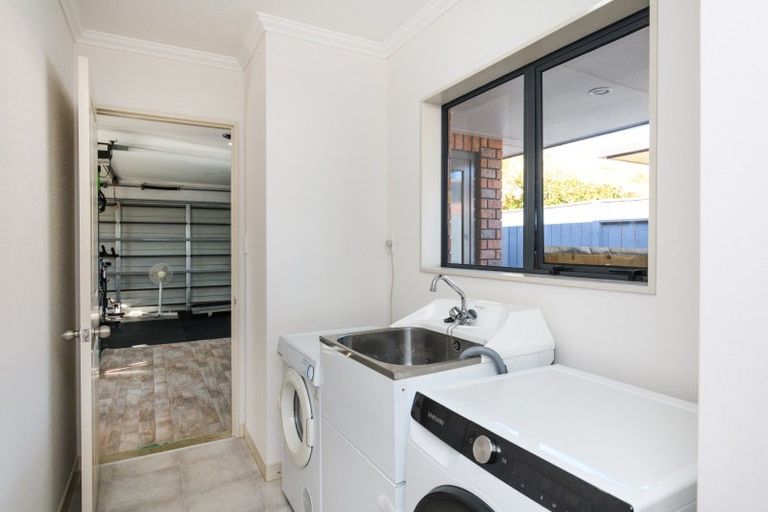 Photo of property in 12 Mana Place, Awapuni, Palmerston North, 4412