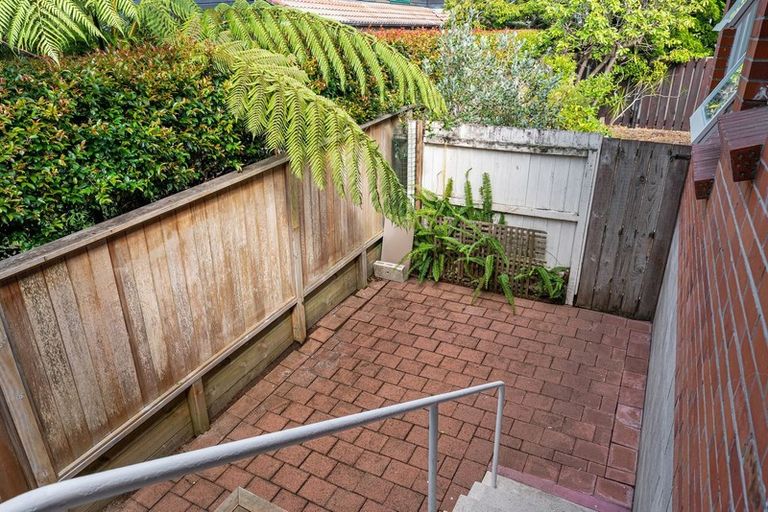 Photo of property in 3/240 Hurstmere Road, Takapuna, Auckland, 0622