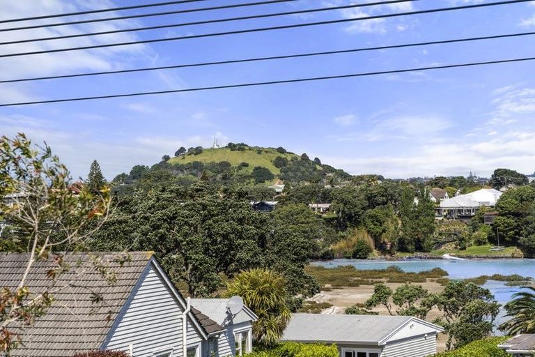 Photo of property in 2/94 Norwood Road, Bayswater, Auckland, 0622