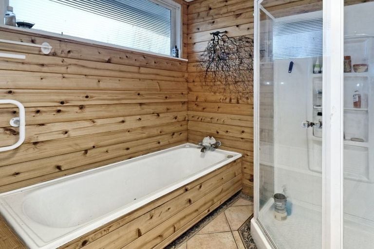 Photo of property in 27 Atkinson Road, Titirangi, Auckland, 0604