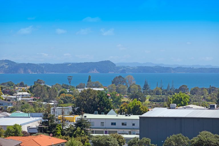 Photo of property in 3/39 Wade River Road, Stanmore Bay, Whangaparaoa, 0932