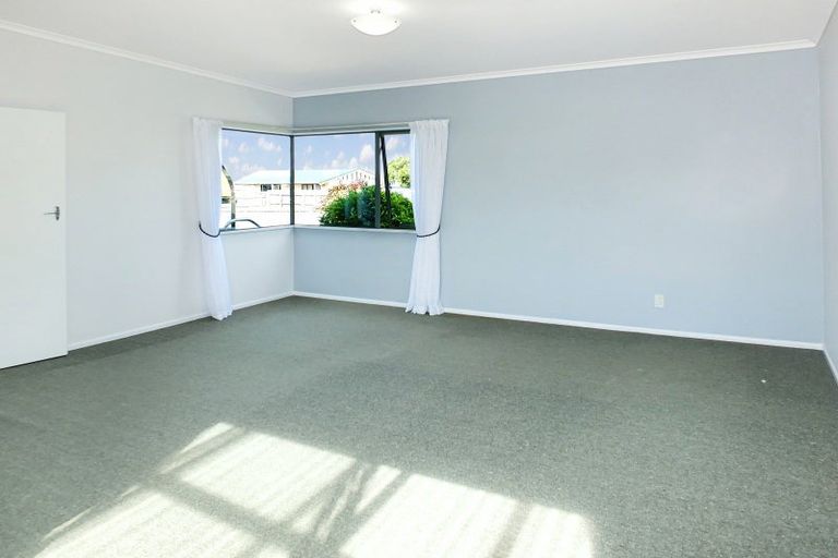 Photo of property in 10 Hennessy Street West, Foxton Beach, Foxton, 4815