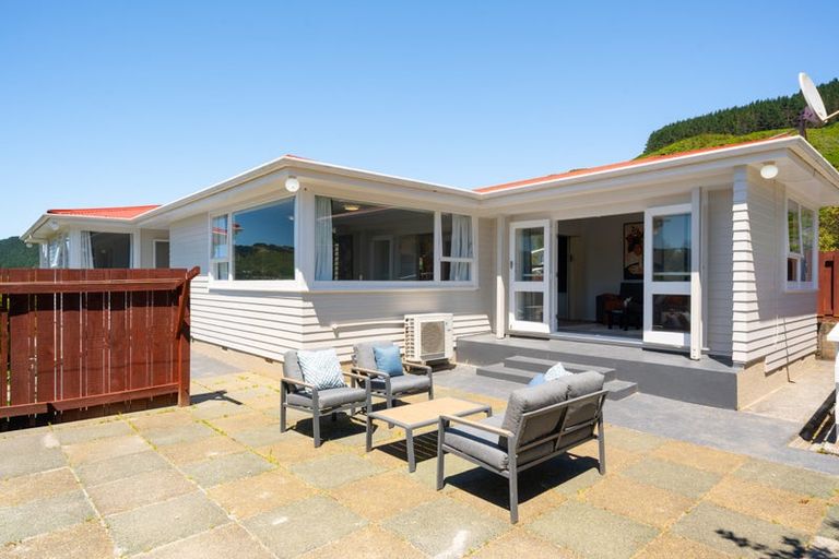 Photo of property in 82 Larsen Crescent, Tawa, Wellington, 5028