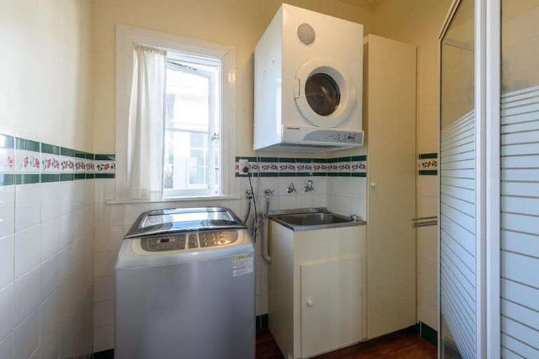 Photo of property in 17 Freyberg Street, Lyall Bay, Wellington, 6022