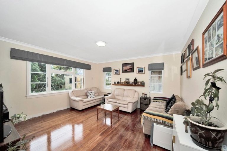 Photo of property in 1152 South Road, Oakura, 4314