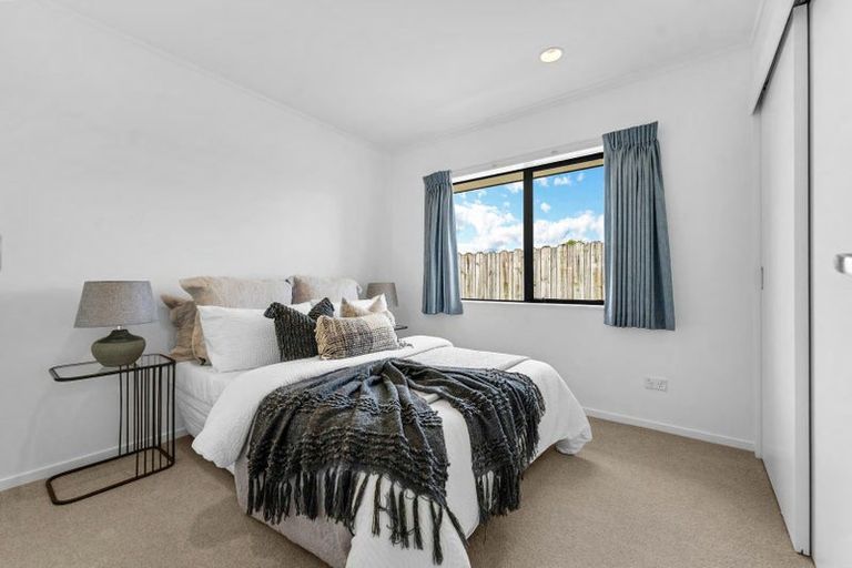 Photo of property in 12 Paradise Place, Pakuranga Heights, Auckland, 2010