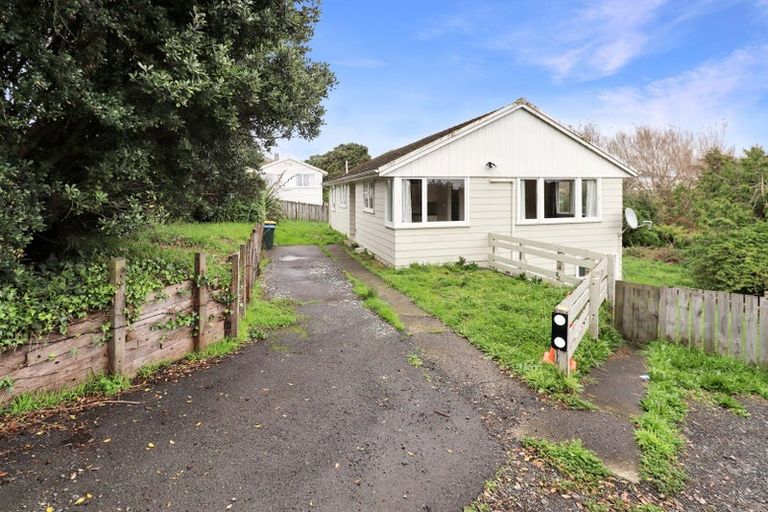 Photo of property in 16 Komata Grove, Waitangirua, Porirua, 5024
