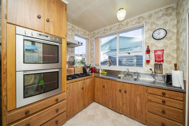 Photo of property in 87 Glover Road, Hawera, 4610